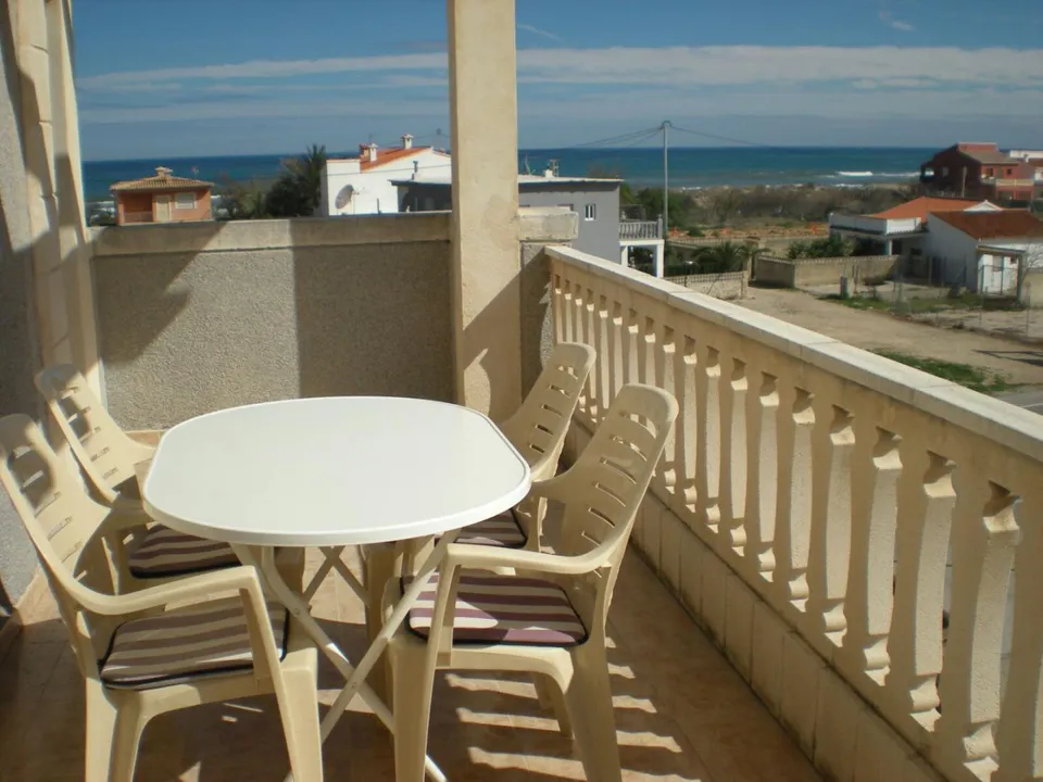 Apartamento en Playa Deveses, Alicante - foto 2